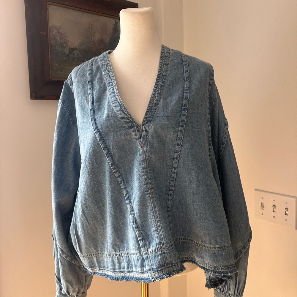NWOT Anthropologie Pilcro Light Wash Denim V-Neck Swing Top